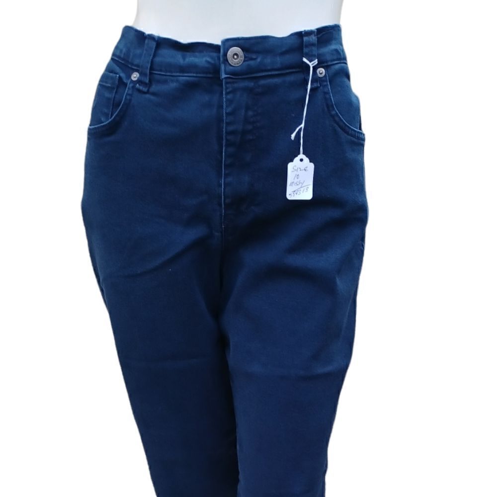 589313....Gloria Vanderbilt Crop Jeans Size 10 Missy, W28" 16"Inseam 11"Rise